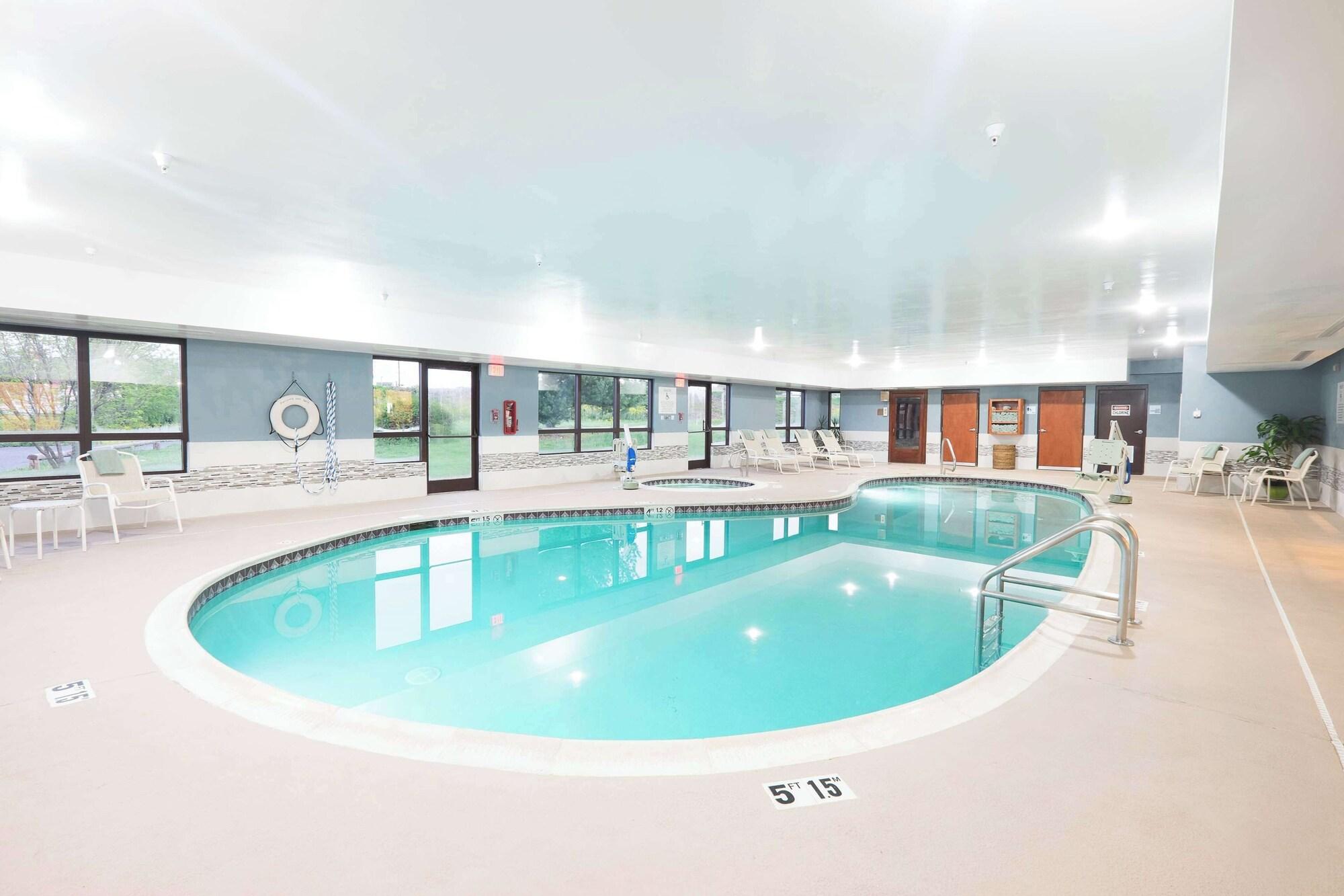 Vista Piscina Wingate by Wyndham Waynesboro
