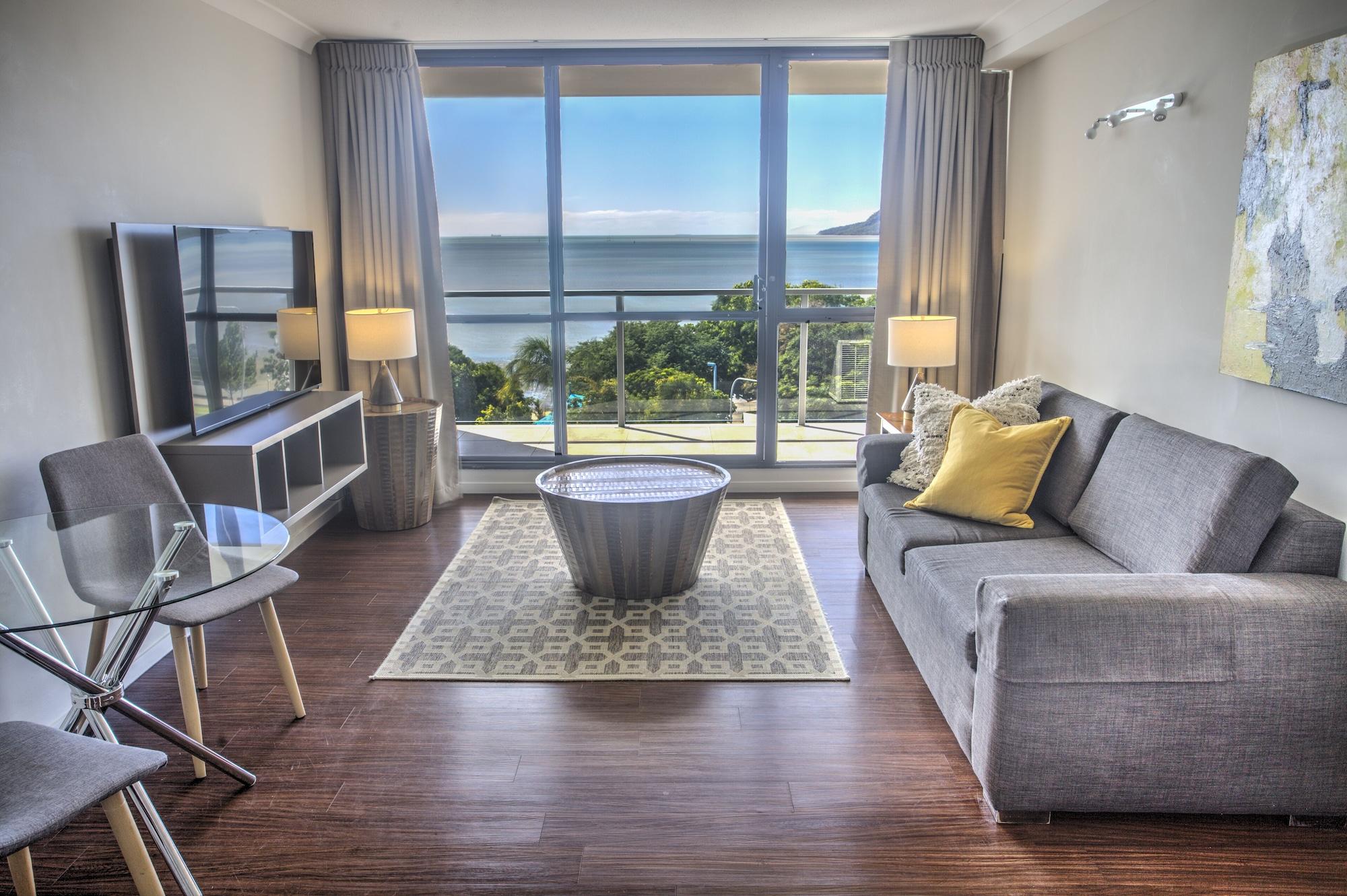 Varios Cairns Plaza Hotel
