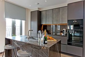 Alquiler Vacacional - 3-bed Deluxe Apt 517