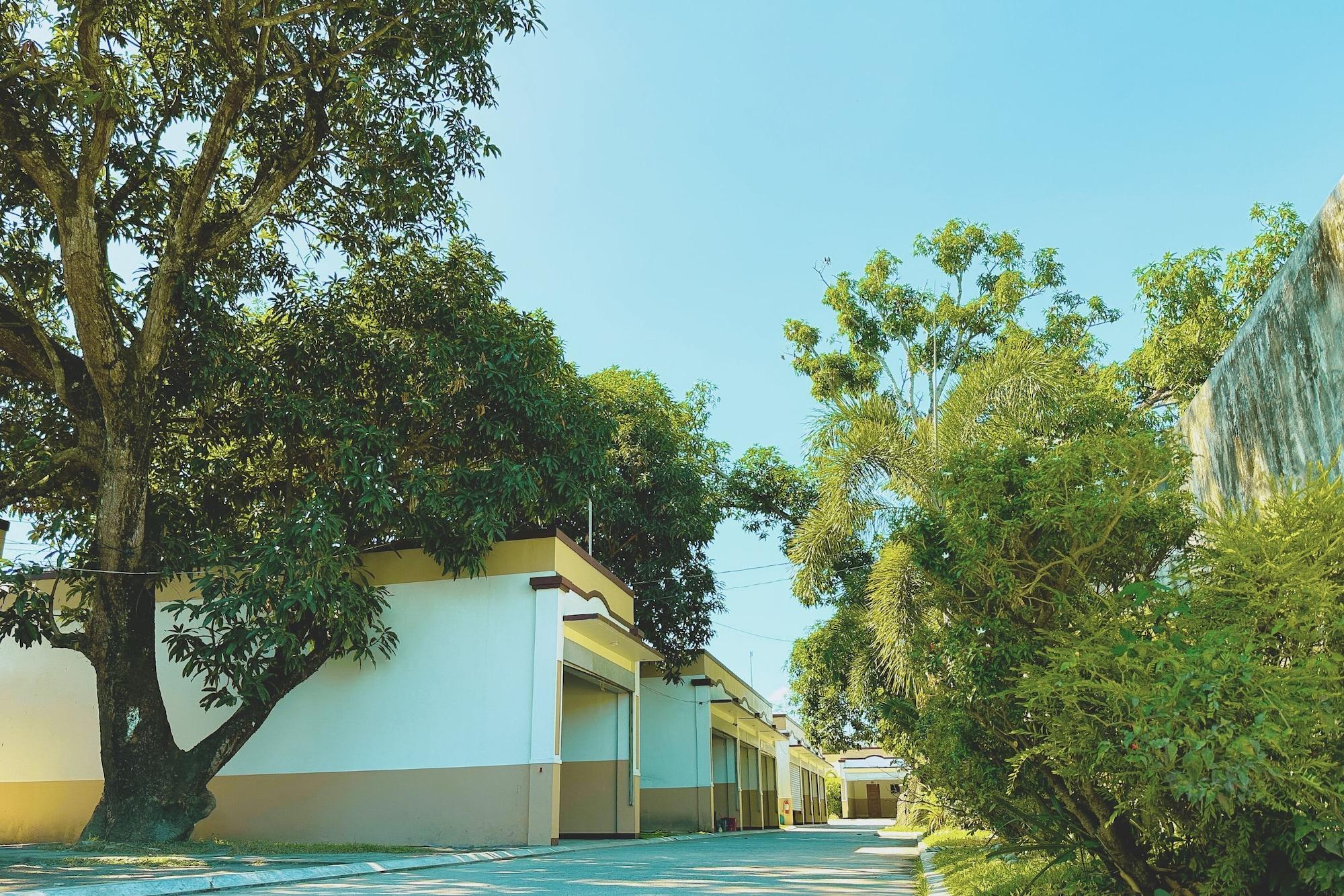 Vista Exterior Hidden Key Inn Tarlac
