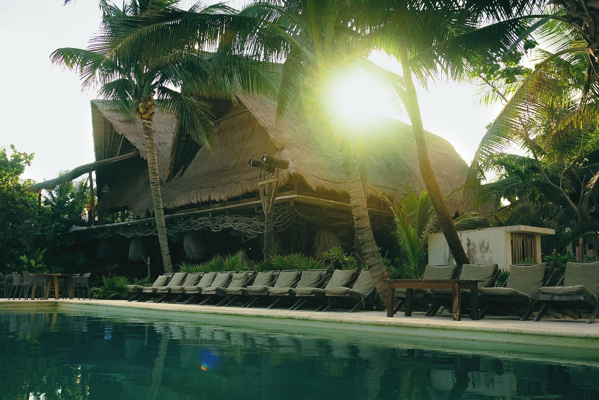 Vista Exterior Mía Tulum Beachfront Resort - Ocean View Suites and Beach Club