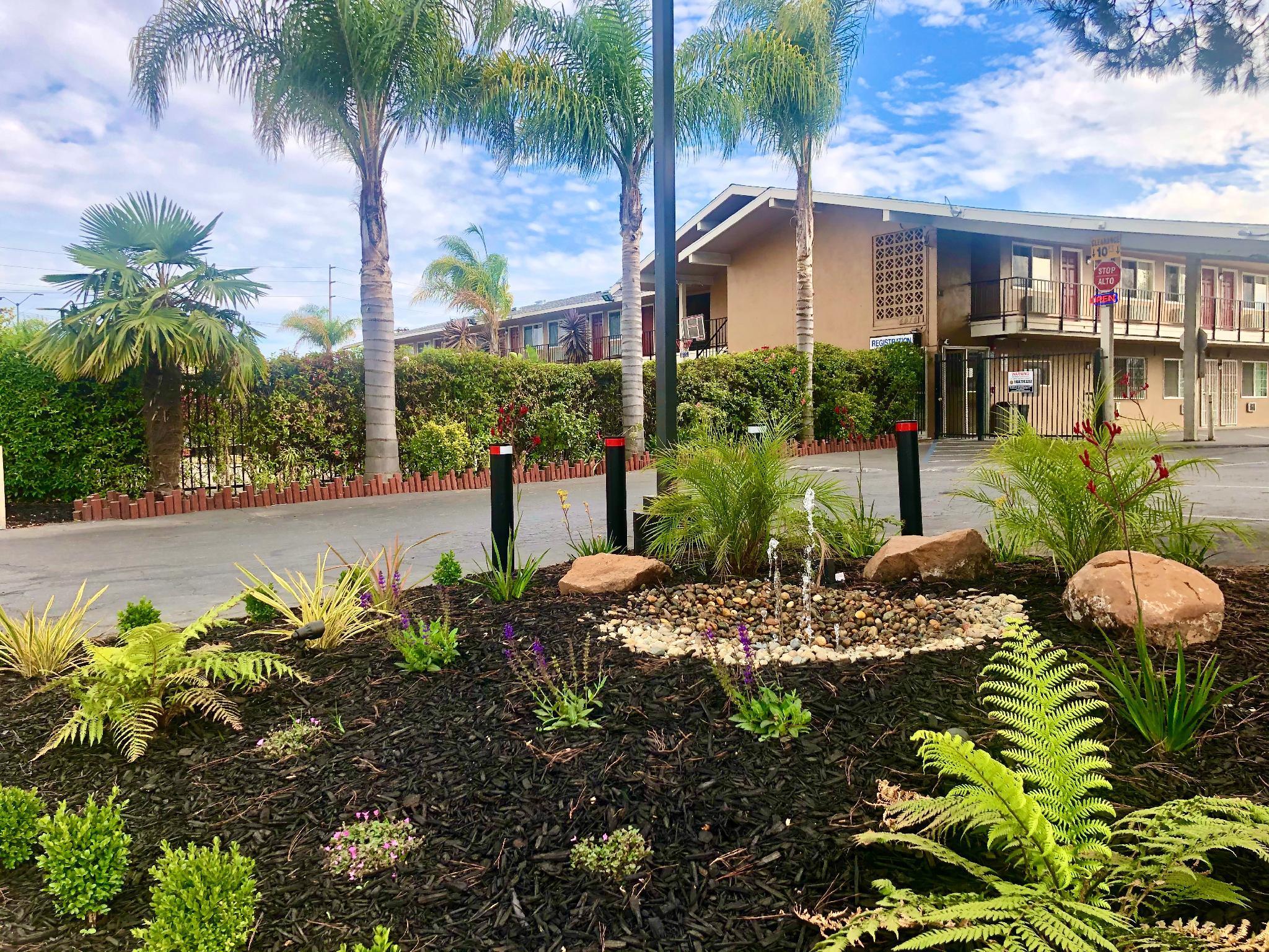 Vista Exterior Bay Breeze Inn