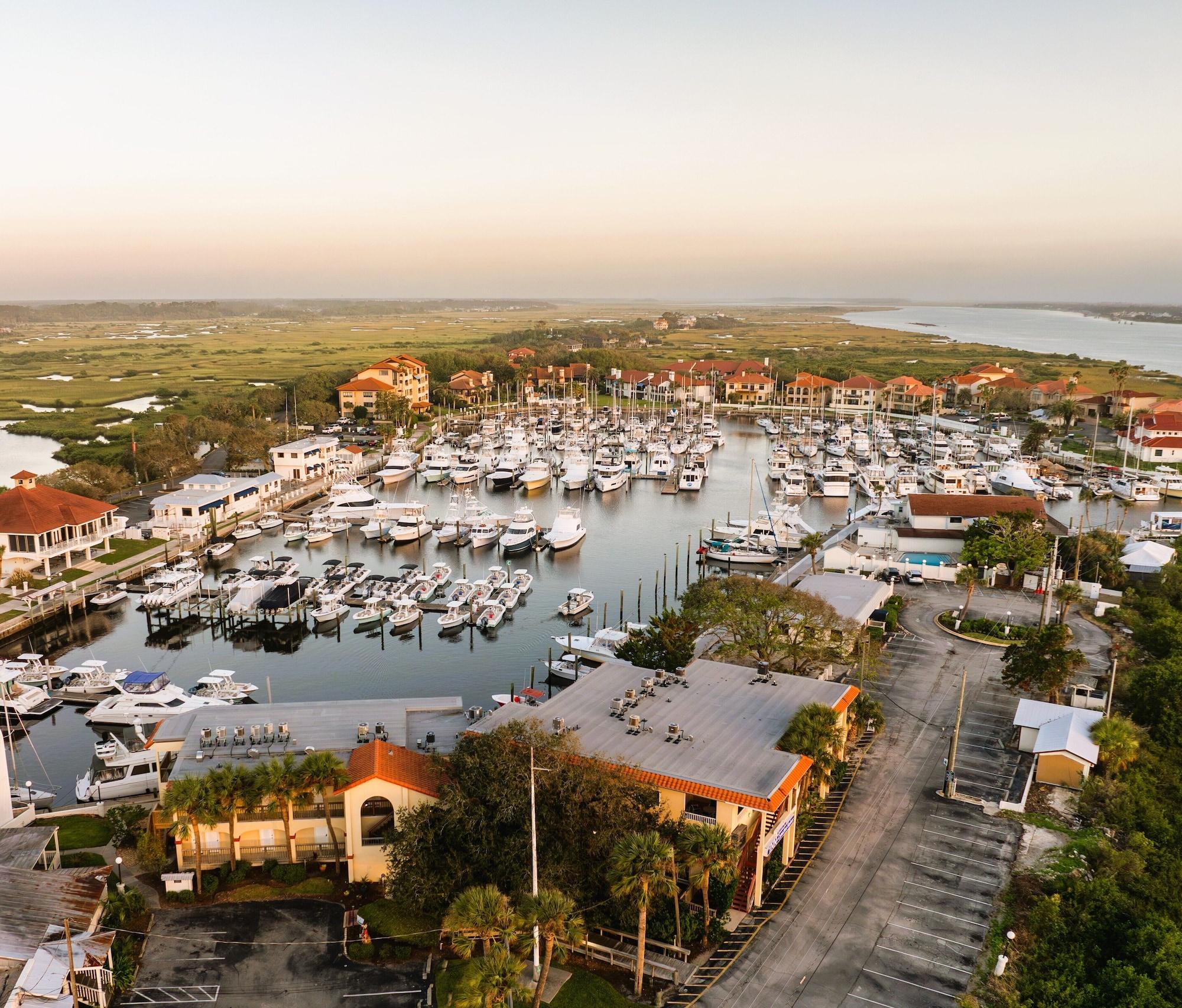Varios Inn at Camachee Harbor