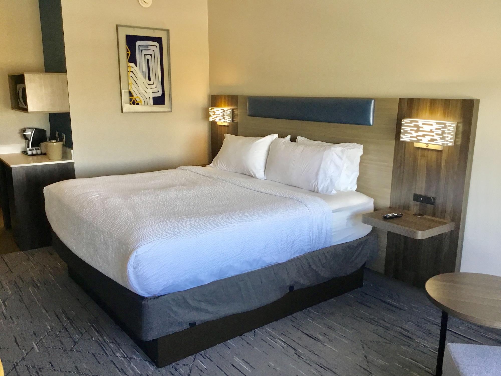 Habitación Holiday Inn Express Hotel & Suites Pratt by IHG