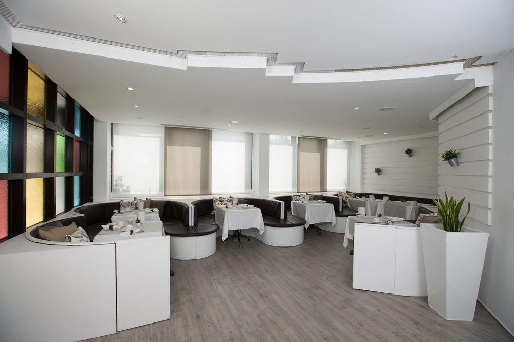Bar/Salón Toscana Ambassador