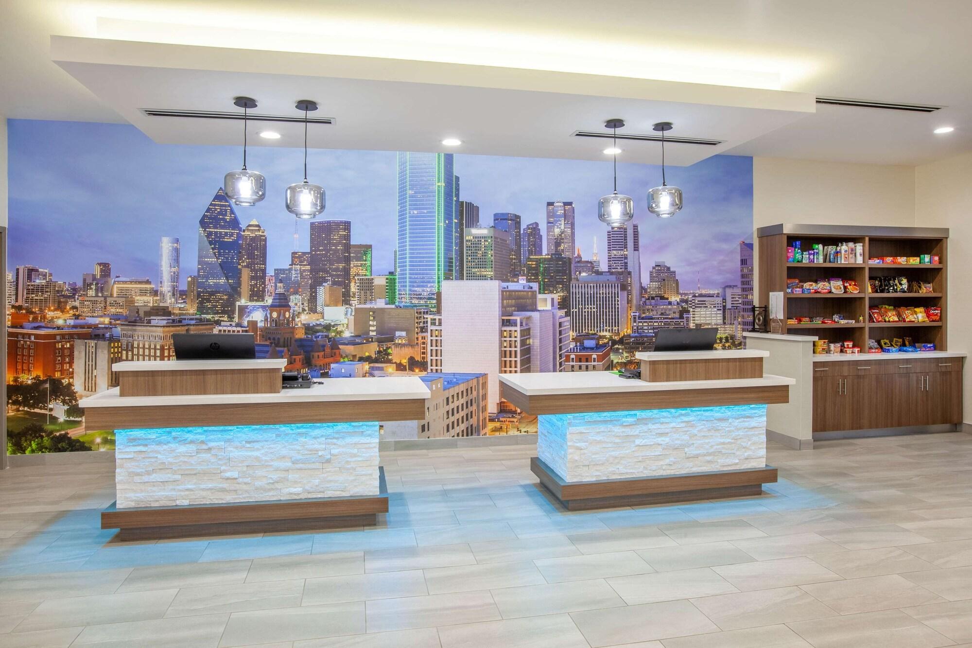 Vista Lobby La Quinta Inn & Suites by Wyndham Dallas Duncanville