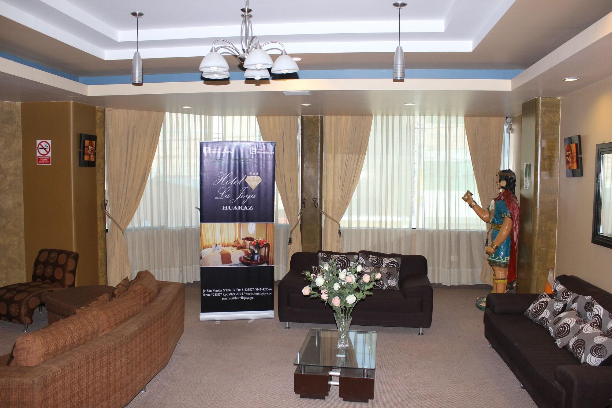 Vista Lobby Hotel La Joya