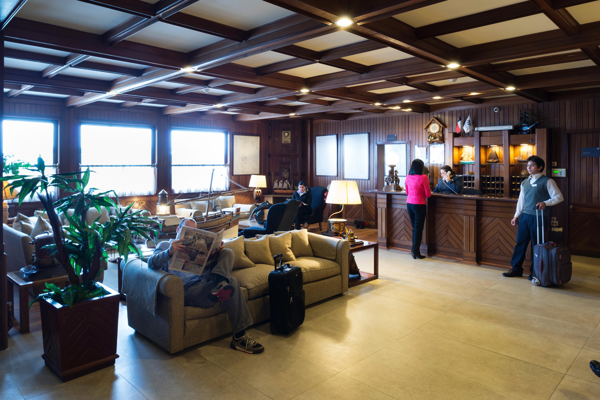 Vista Lobby Abba Presidente Suites Puerto Montt