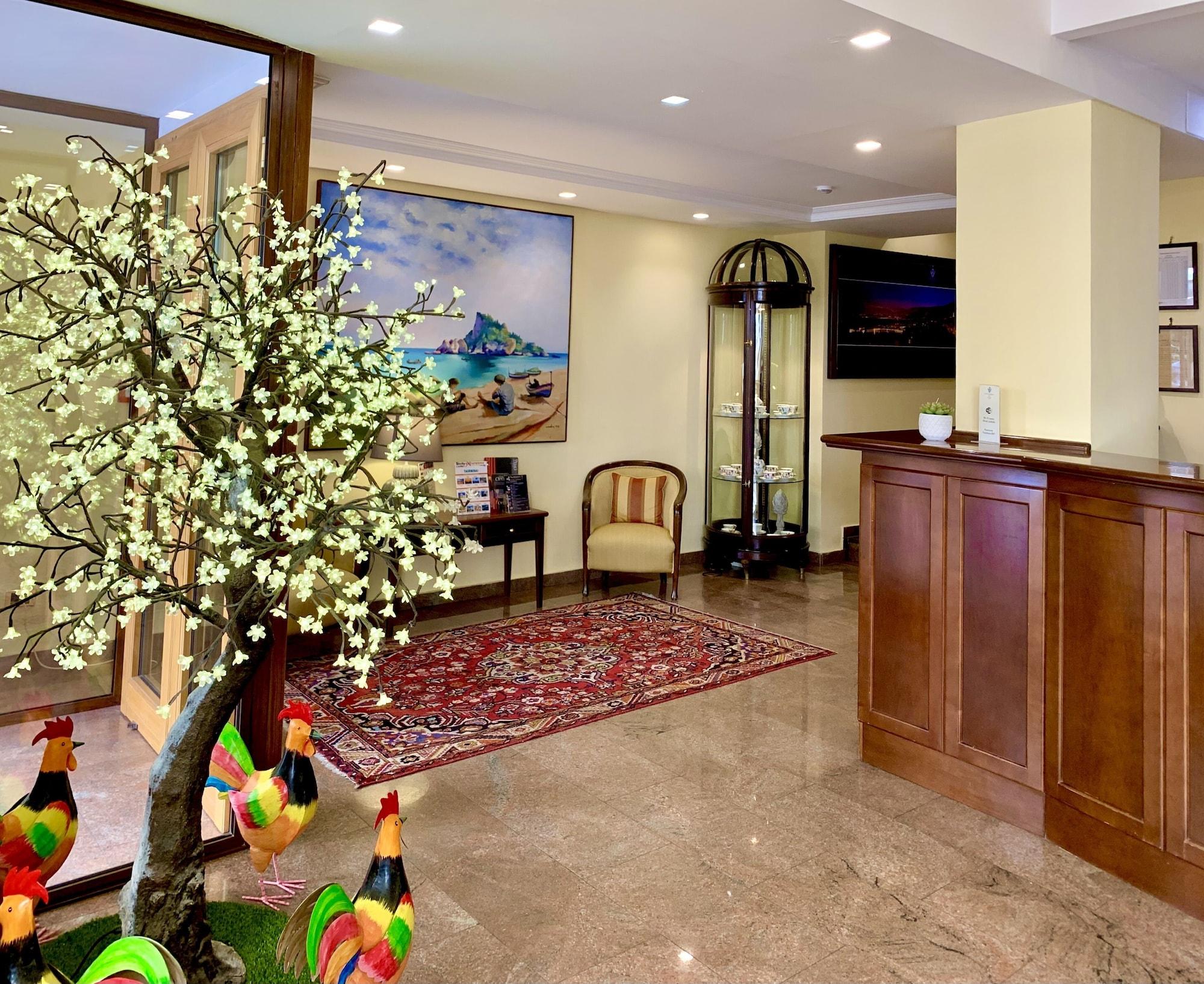 Varios Hotel Isabella