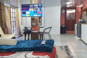 Alquiler Vacacional - Tranquil Cape Town Retreat:  with Private Entry, Backyard & Prime Location