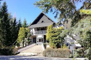 Alojamiento - Prenočišča MRAZ*** Classic Single Room, Private Bathroom, Balcony, Hills view