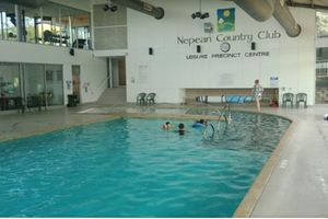 Alojamiento - Nepean Country Club - Facilities like Swimming pools, tennis, mini golf, etc