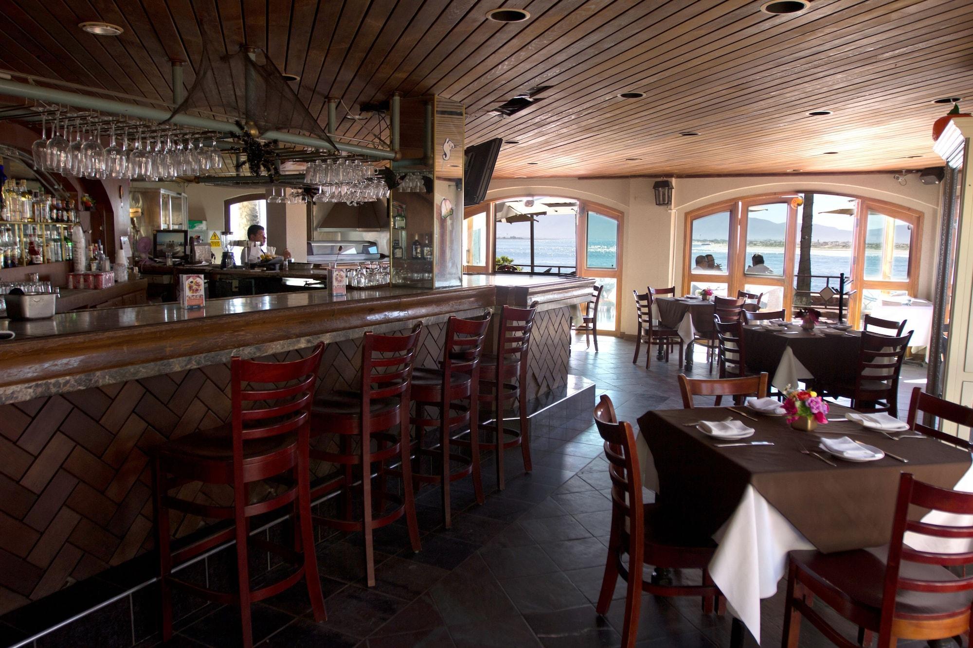 Bar/Salón Estero Beach Hotel & Resort