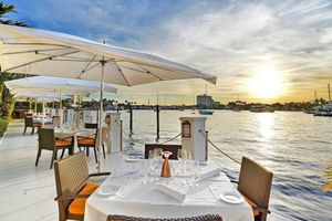 Alojamiento - The Pillars Hotel & Club