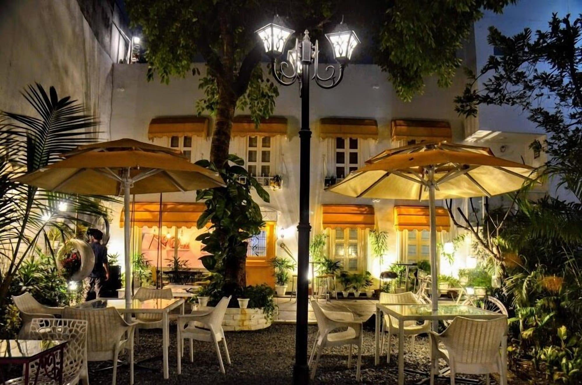 Varios Hotel Stay Banaras