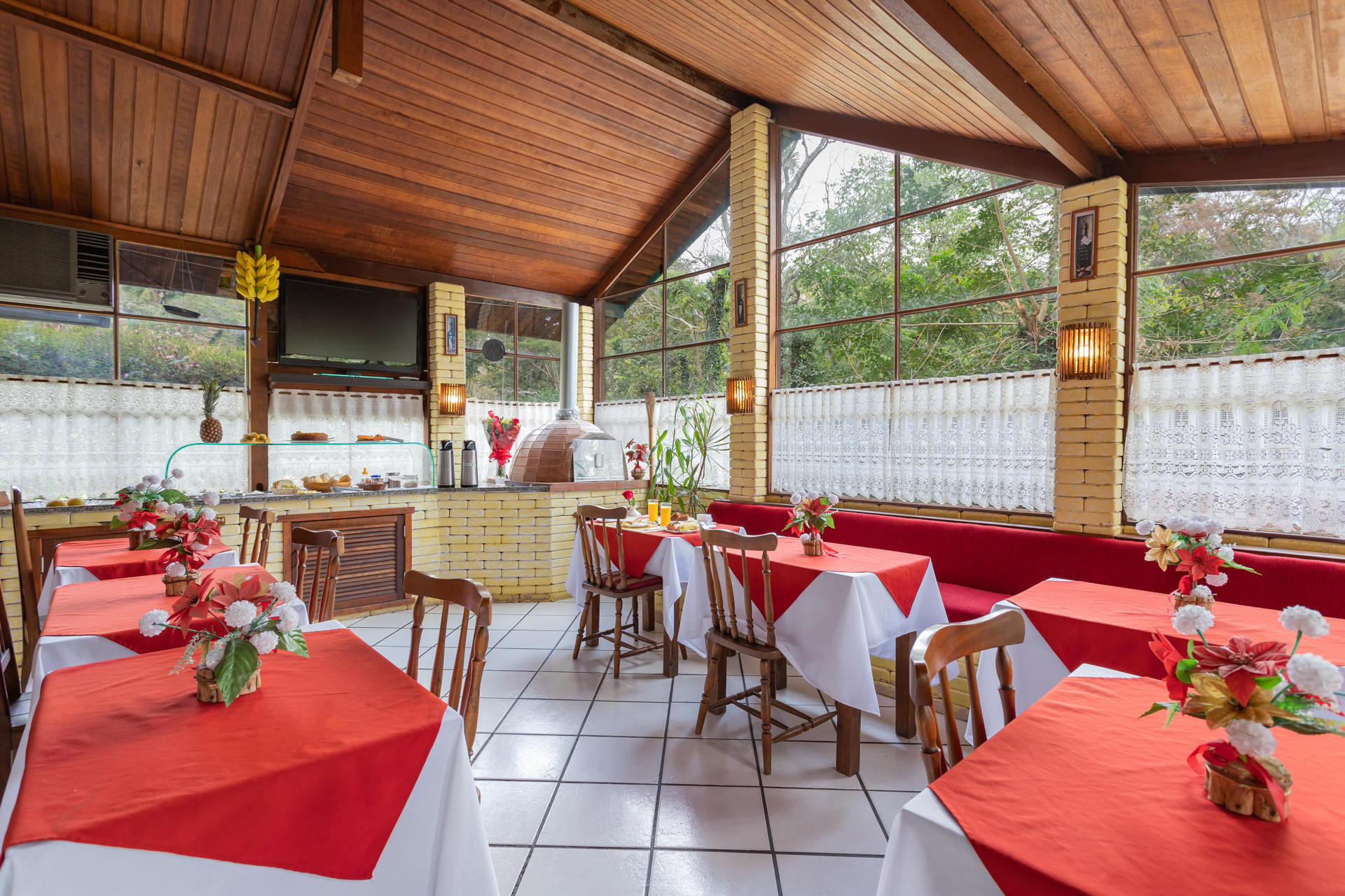 Restaurant VOA Wood House