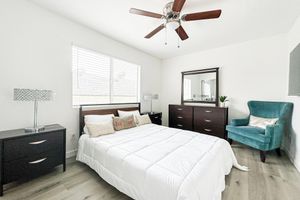 Alquiler Vacacional - Hollywood Hideaway: Cozy 2BR in Prime Location - BR4