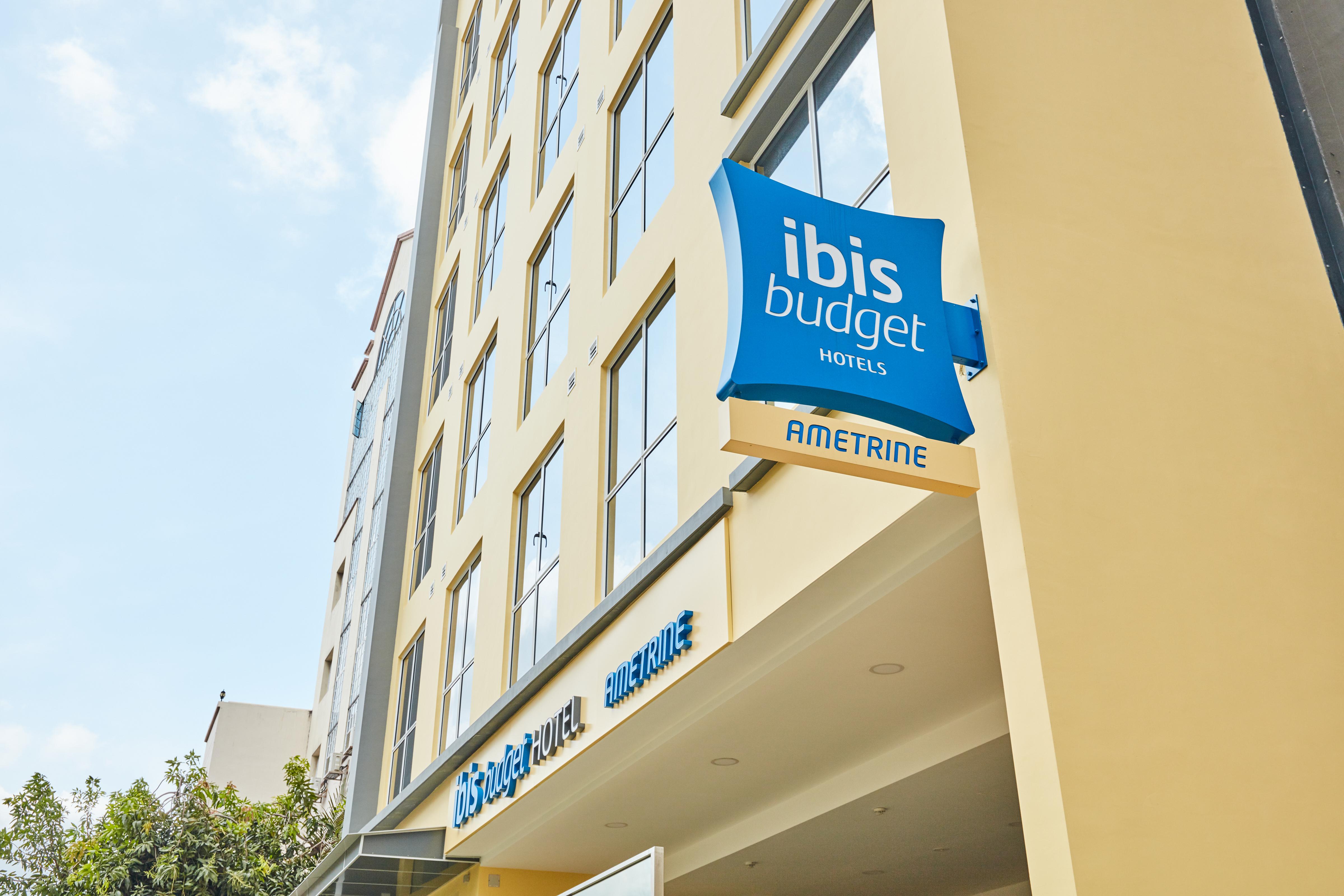 Vista Exterior ibis budget Singapore Ametrine