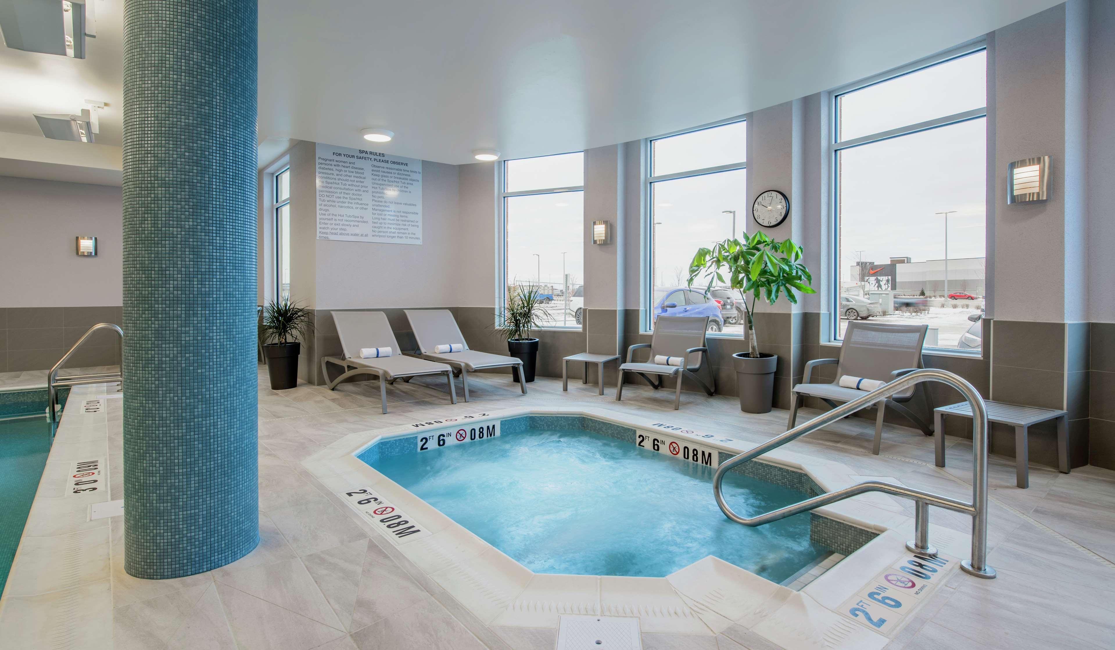 Vista Exterior Hilton Garden Inn Winnipeg South