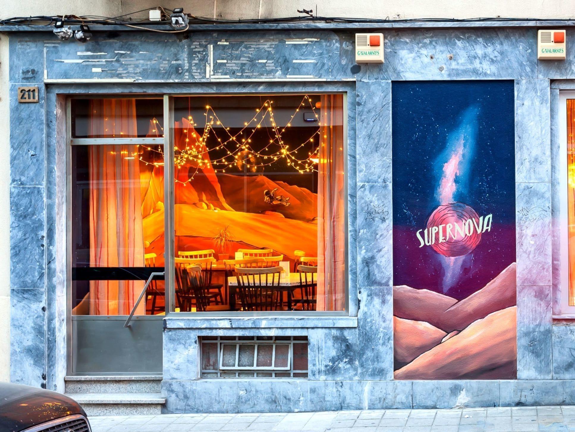 Varios Supernova - Hostel