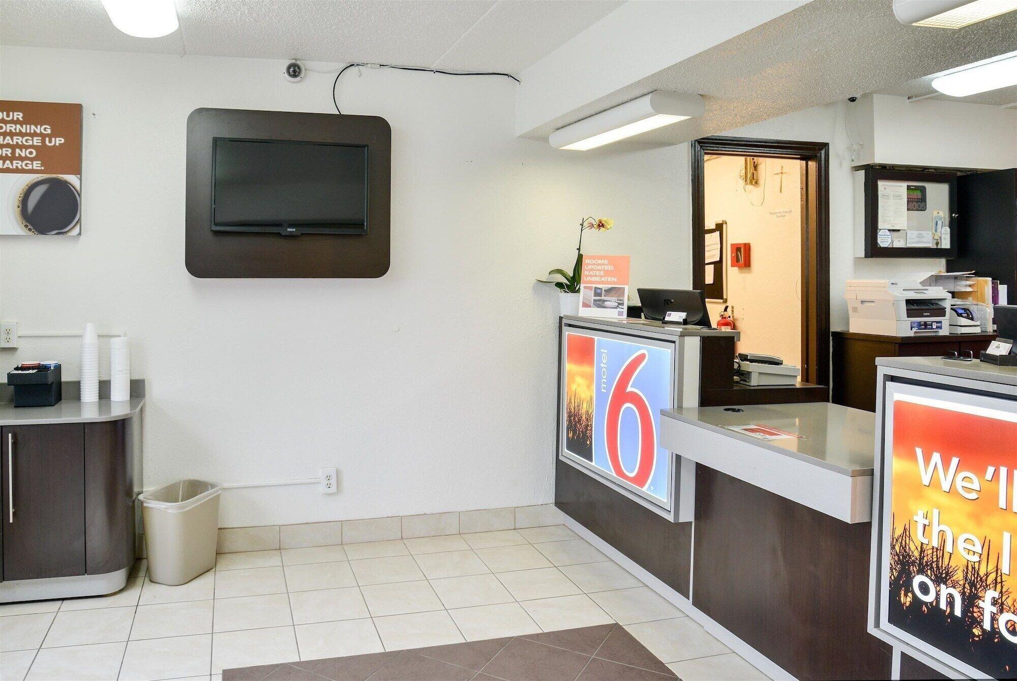 Vista Lobby Motel 6 Toledo, OH