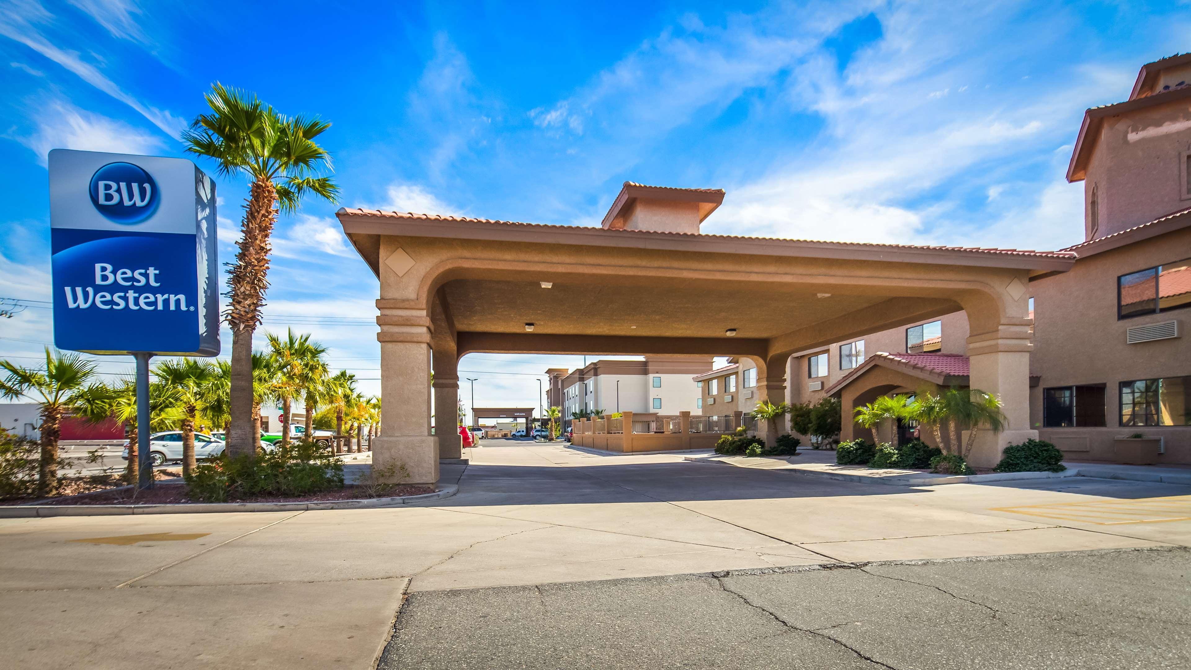 Vista Exterior Best Western Parker Inn