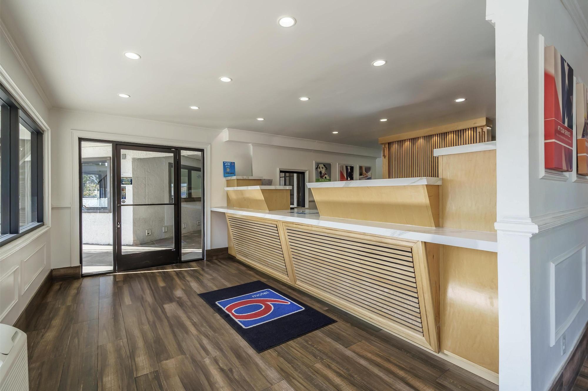 Vista Lobby Motel 6 Fremont, CA - North