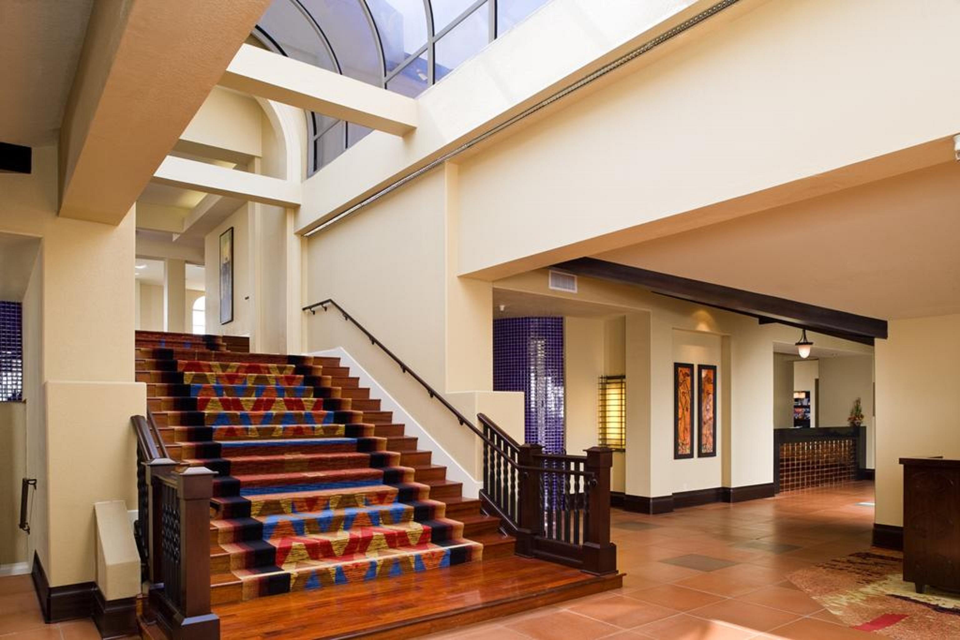 Vista Lobby Chaminade Resort & Spa
