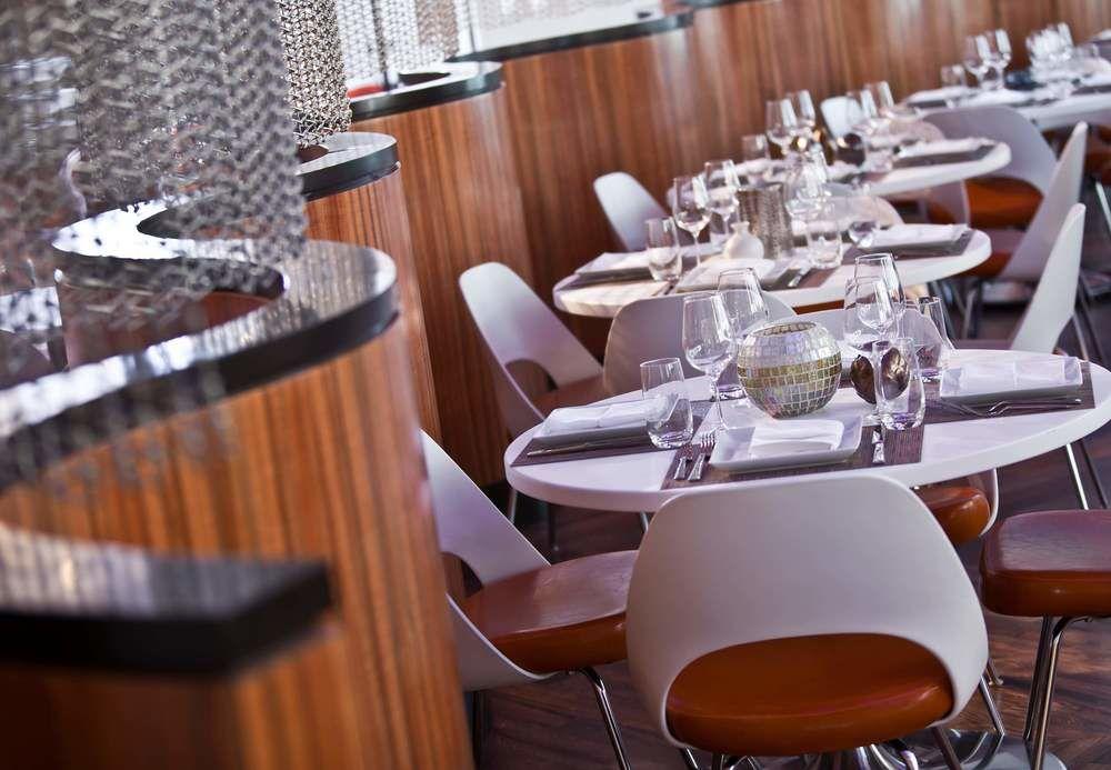 Restaurant Renaissance Arlington Capital View Hotel