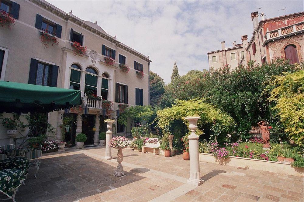 Varios Pensione Accademia Villa Maravege
