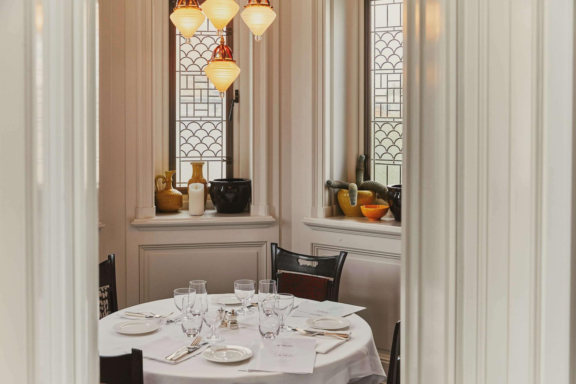 Restaurant At Sloane