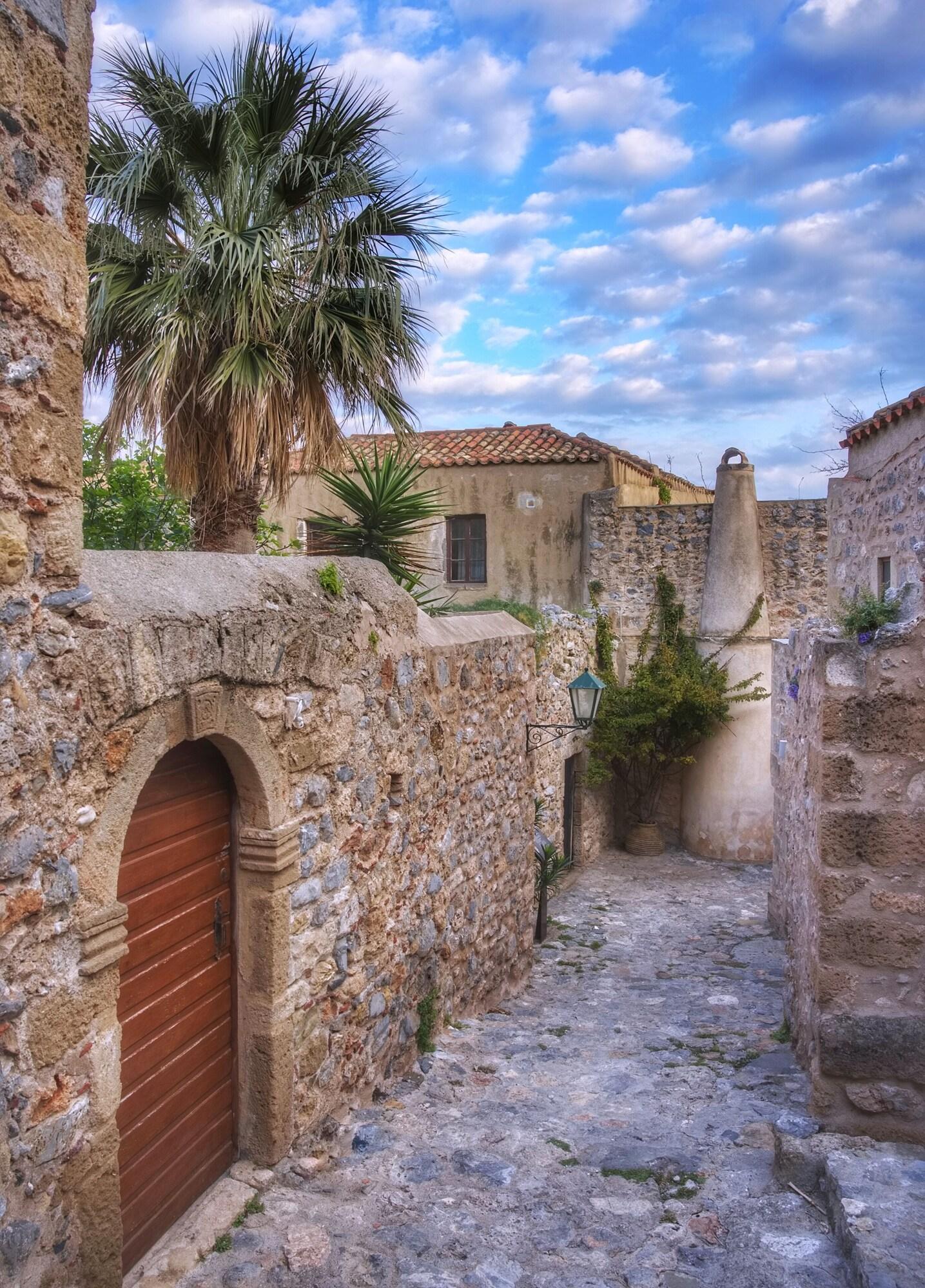 Vista Exterior Menexes Suites Monemvasia