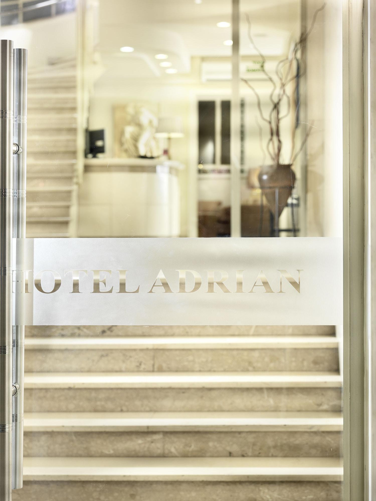 Vista Exterior Adrian Hotel