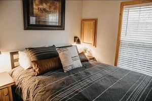 Alquiler Vacacional - Tiny home cabin rentals on gated 2 acres and shared pool! Only 14mi to downtown!