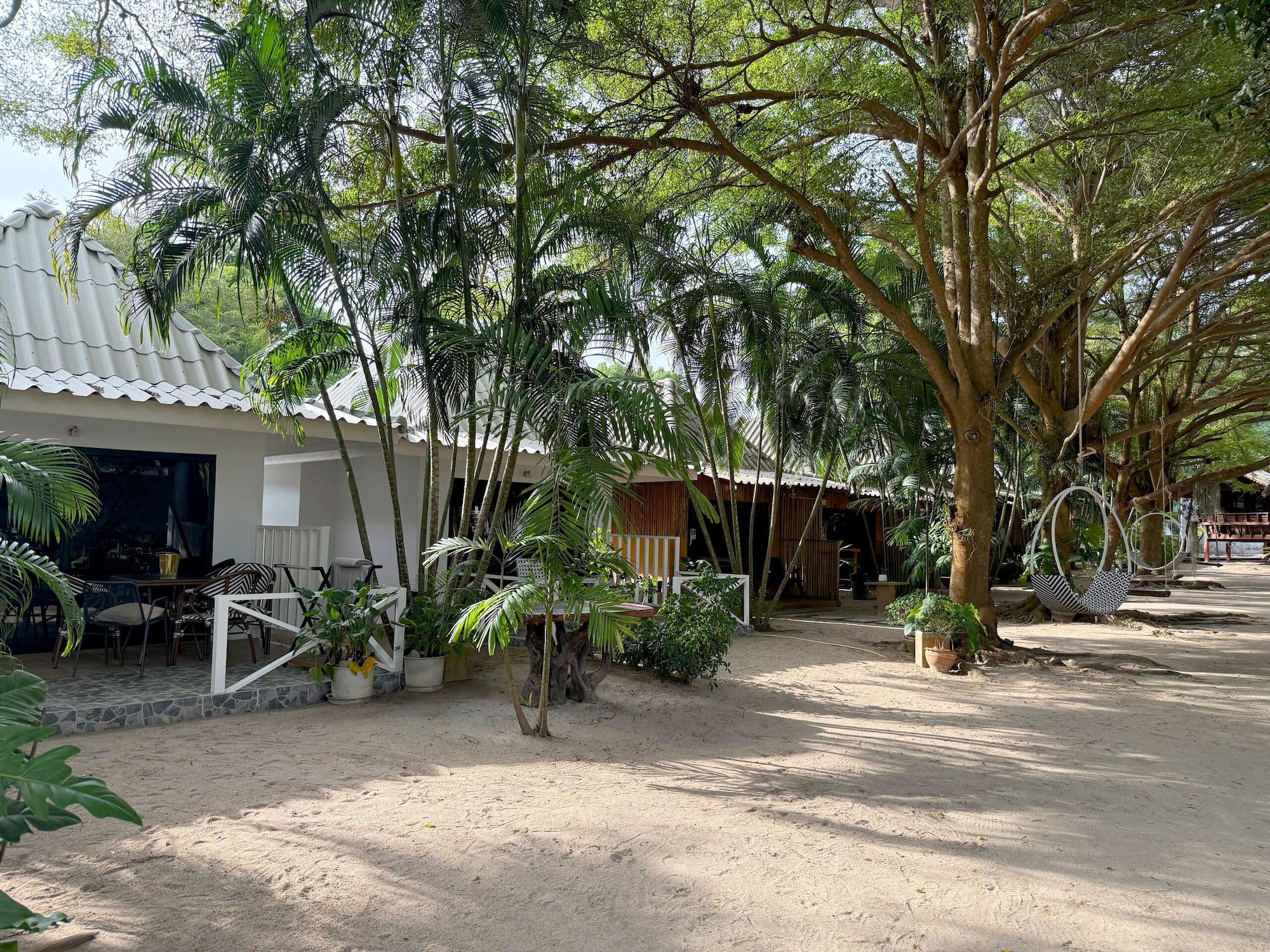 Vista Exterior Sabaii Bay Resort