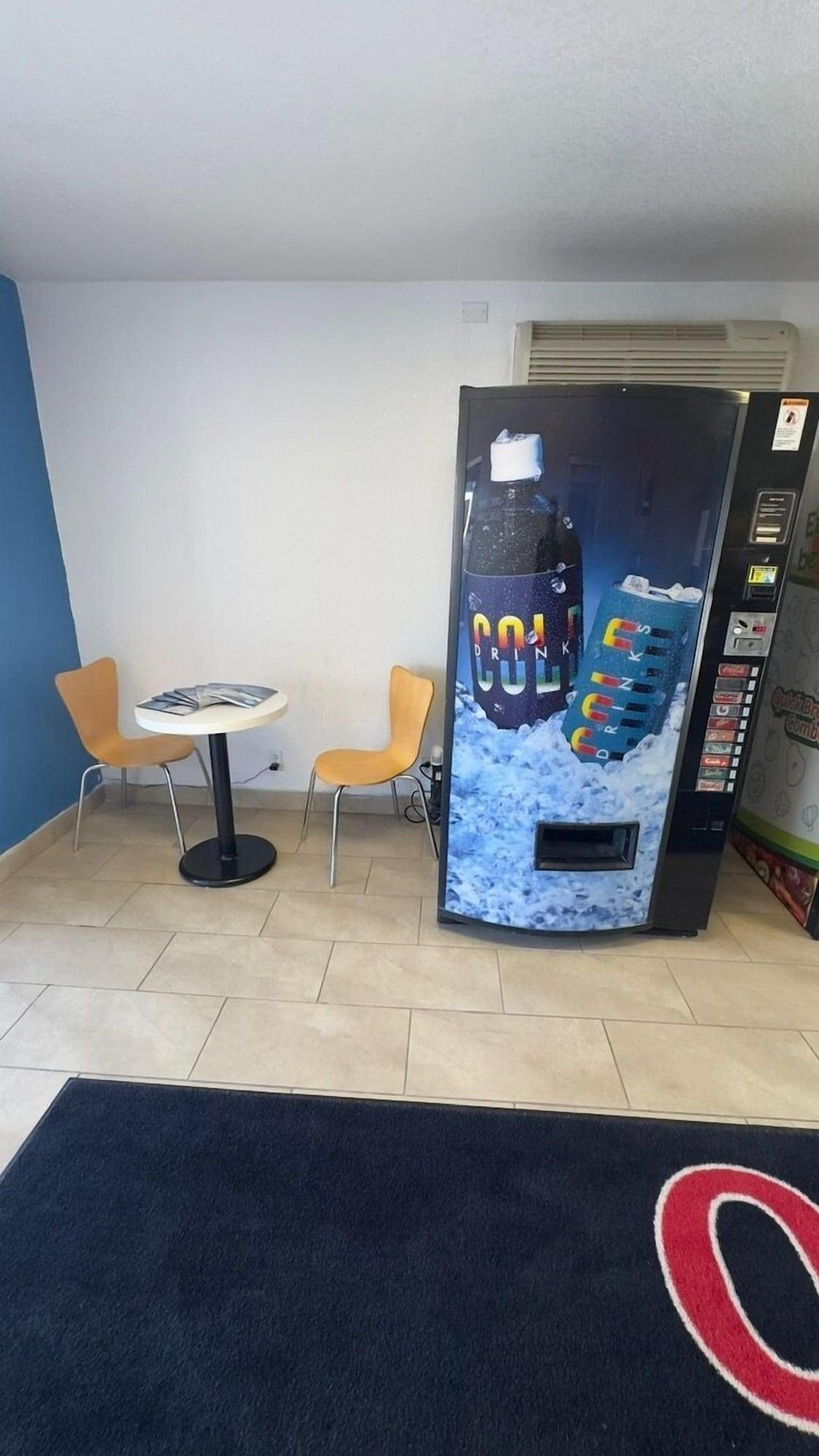 Bar/Salón Motel 6 Grants, NM