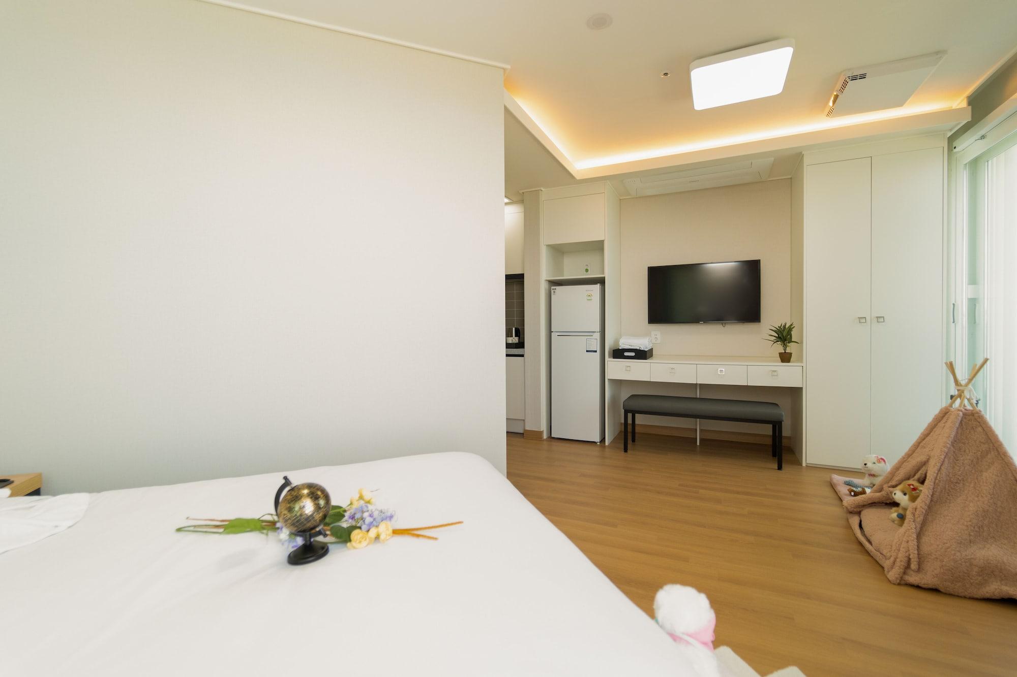 Equipamiento de Habitación PINEART LABEL