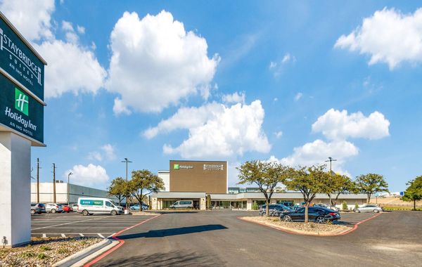 Staybridge Suites Dallas Market Ctr Love Field by IHG