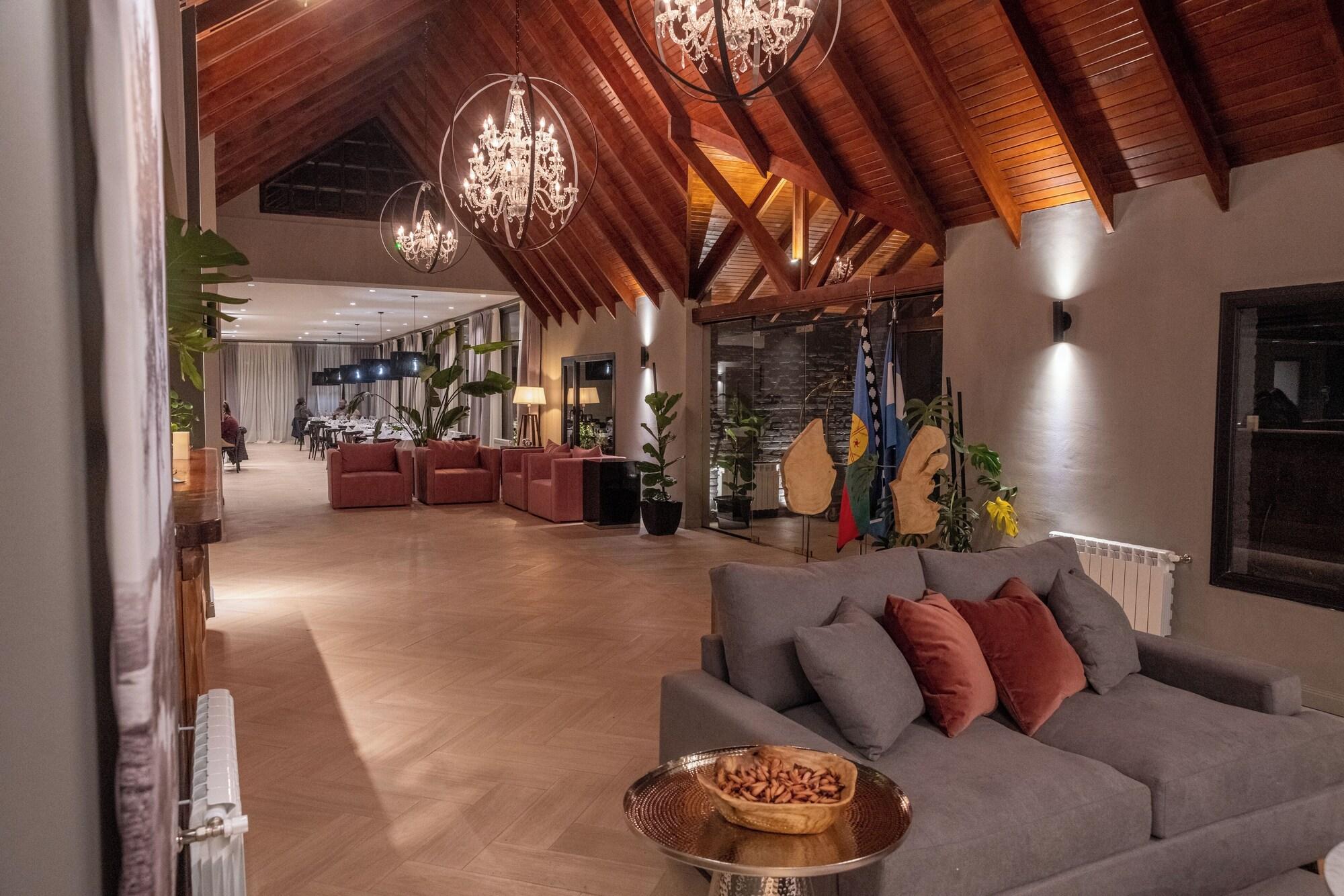 Vista Lobby Amérian Aluminé