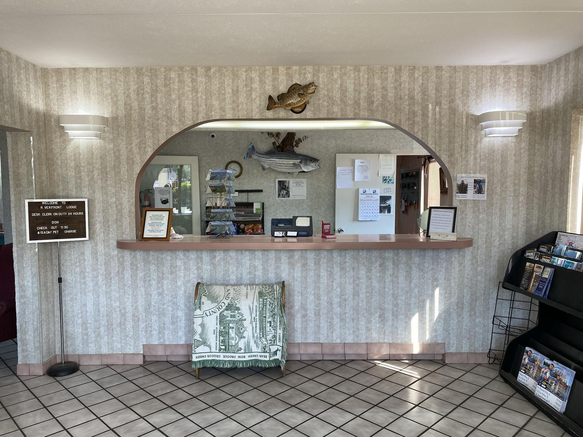 Vista Lobby Riverfront Lodge