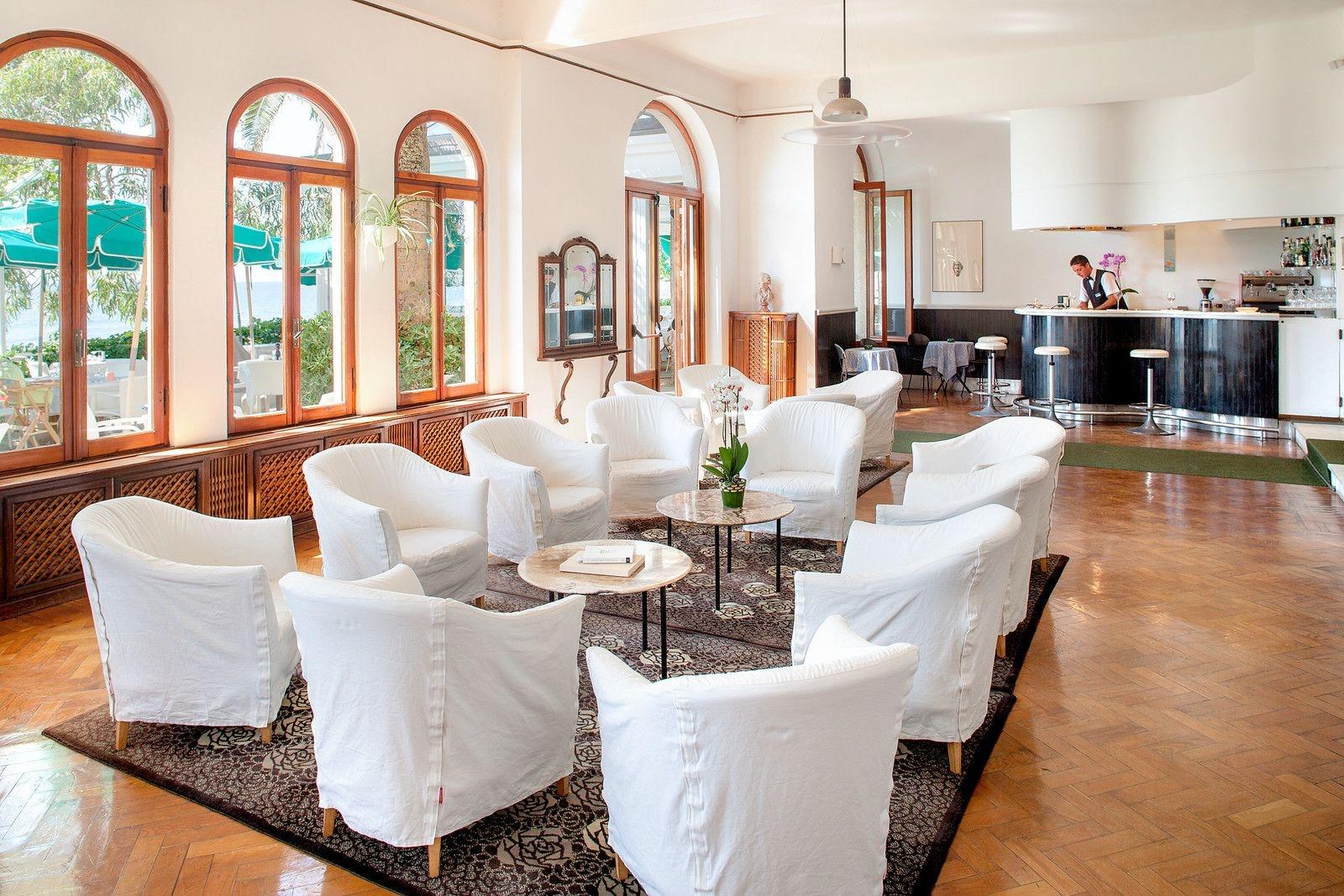 Bar/Salón Hotel Beau Sejour