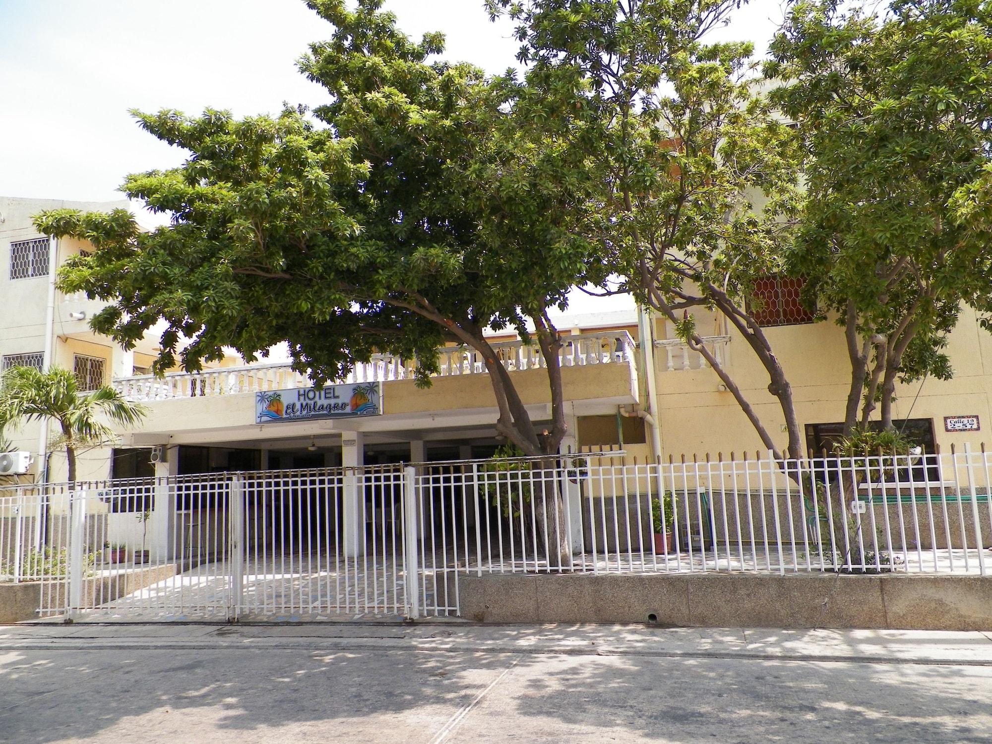 Vista Exterior Hotel El Milagro