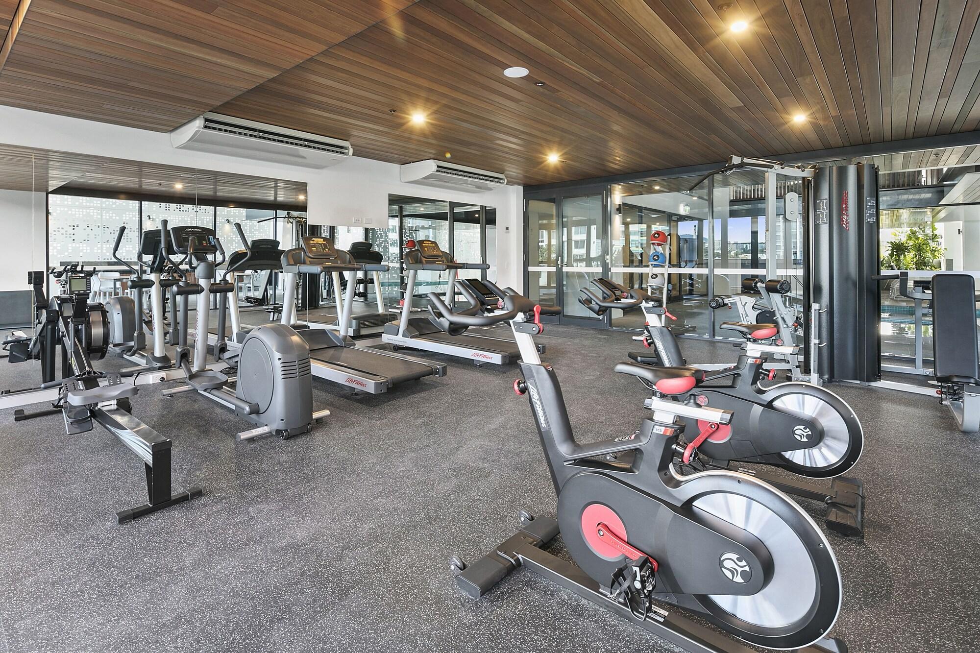 Gimnasio Hope Street Apartments by CLLIX