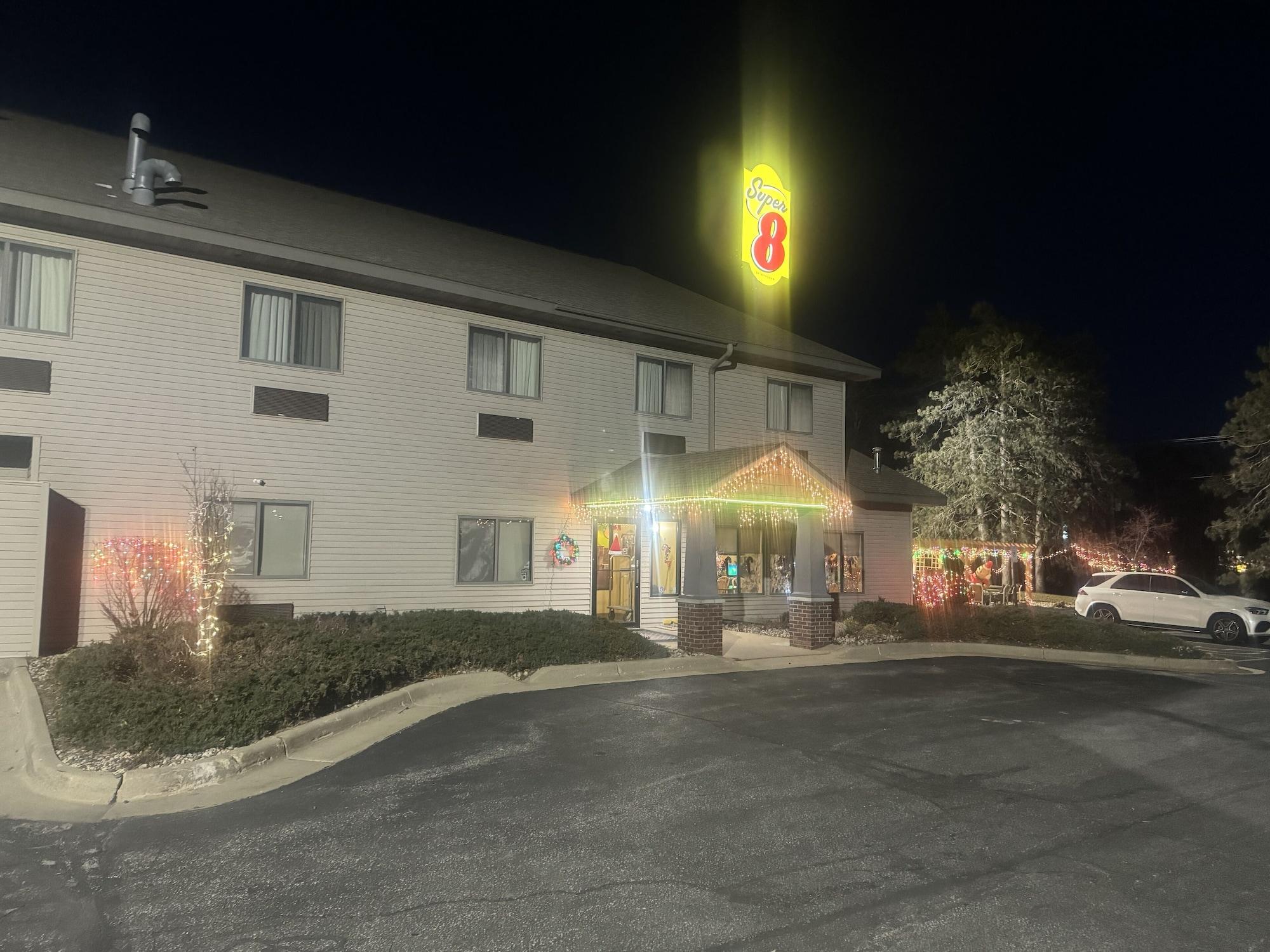 Vista Exterior Super 8 by Wyndham Sparta