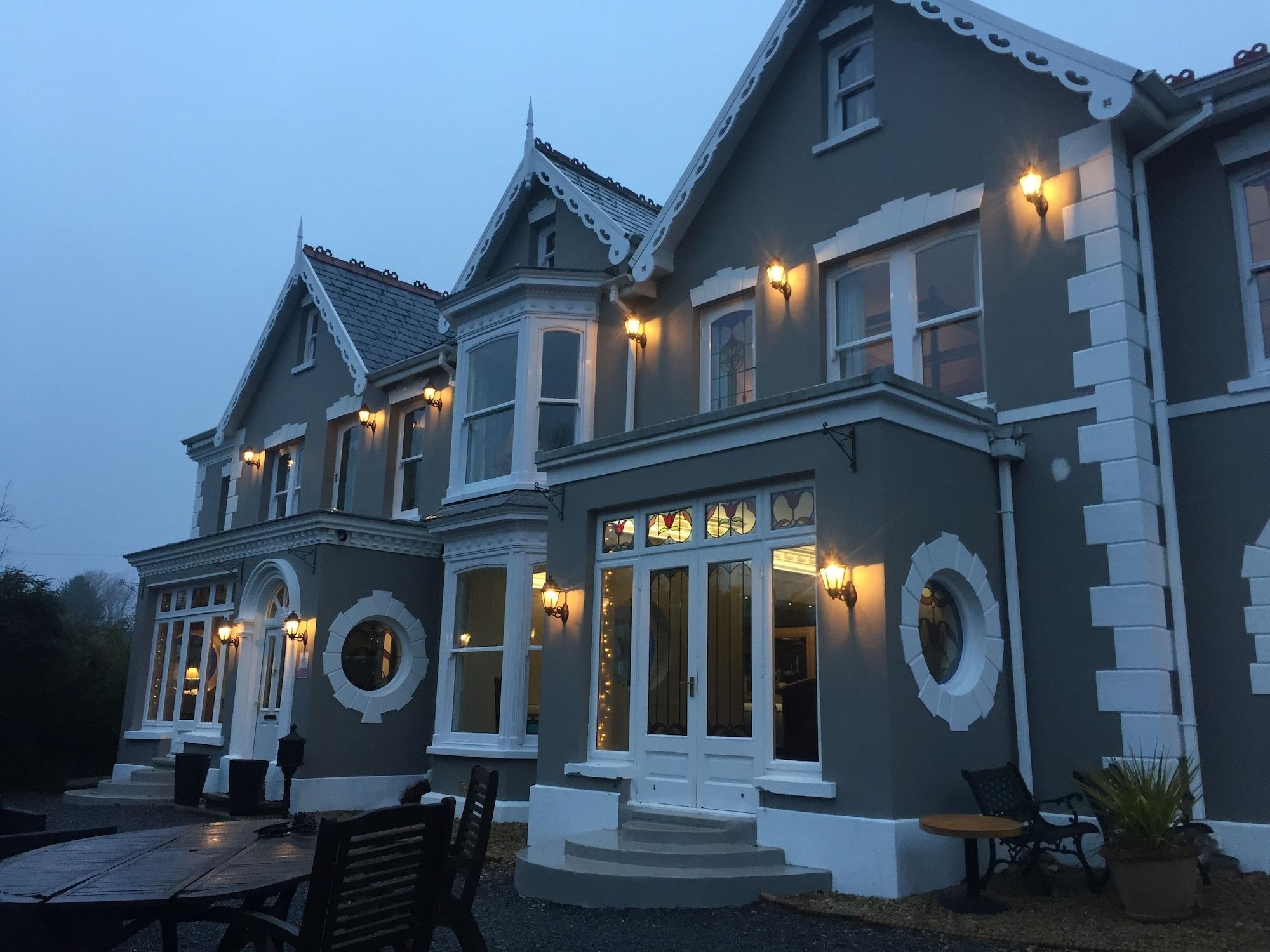 Varios Llwyn Country House