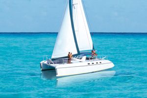 Actividad - Isla Mujeres: paseo en barco y nado con delfines
