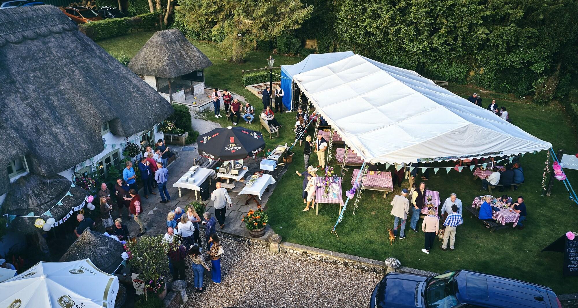 Vista Exterior The Hatchet Inn