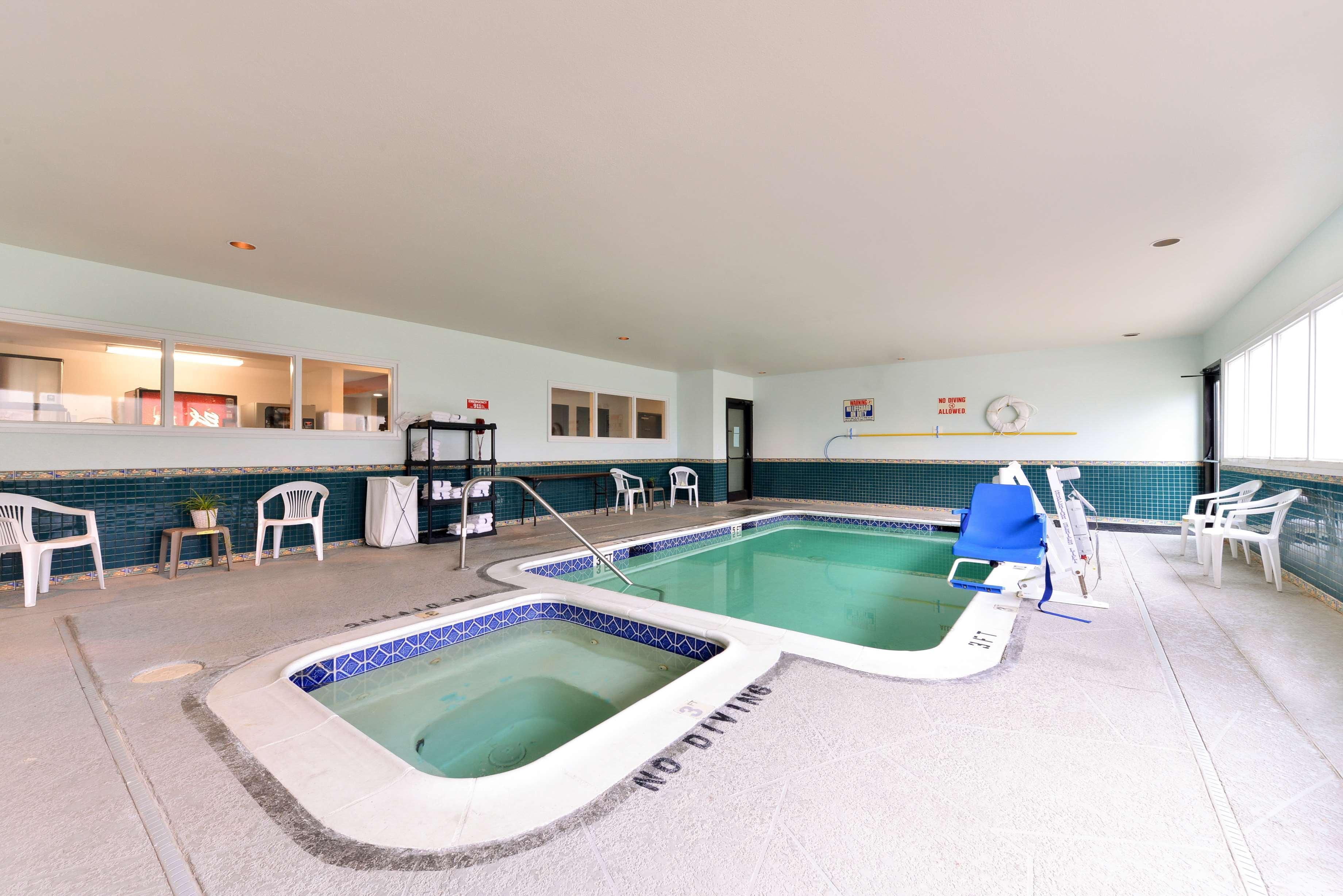 Vista Piscina Americas Best Value Inn Somerville
