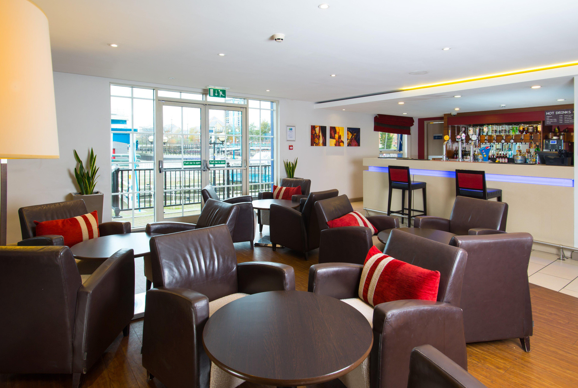 Bar/Salón Holiday Inn Express Manchester - Salford Quays by IHG
