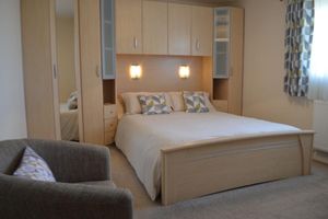 Alquiler Vacacional - Luxury Contemporary Wooden Lodge Set In Rural Landscape With Garden And Parking